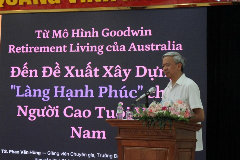 TS. Phan Văn Hùng, nguyên Phó Chủ tịch Hội NCT Việt Nam tham luận tại Hội thảo