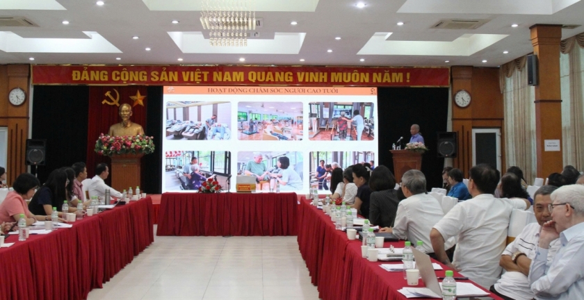 Các đại biểu tham luận tại Hội thảo
