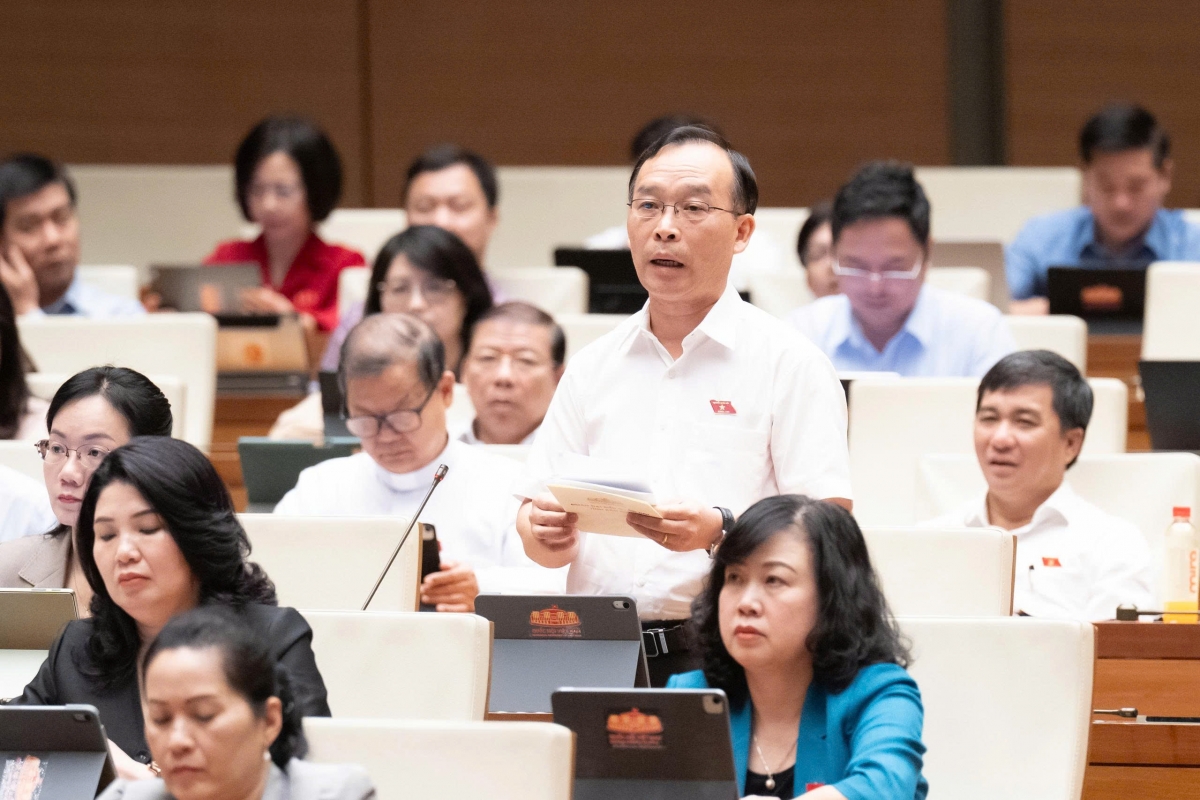 Đại biểu Trần Văn Tuấn  (Đoàn ĐBQH tỉnh Bắc Ninh) phát biểu ý kiến liên quan đến sửa đổi Luật Đất đai năm 2024.