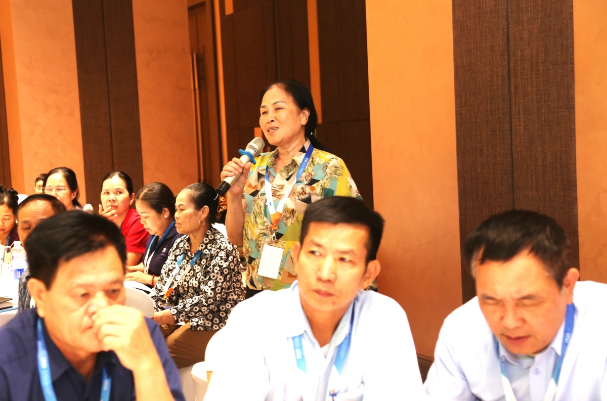 Đại biểu nêu ý kiến thảo luận