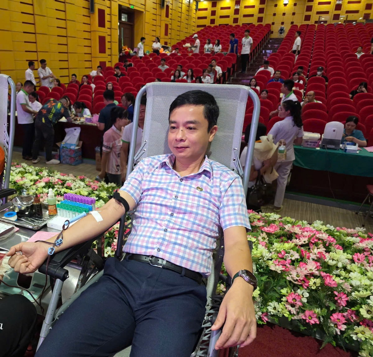 ông Trần Ngọc Bảo - Phó Tổng giám đốc Tài chính Công ty CP Nhựa Thiếu niên Tiền Phong muốn trao đi những giọt máu với chất lượng tốt nhất, đồng thời mong muốn sẽ có thêm nhiều lần được tham gia chương trình như thế này, đóng góp những giọt máu hồng yêu thương cho cộng đồng.