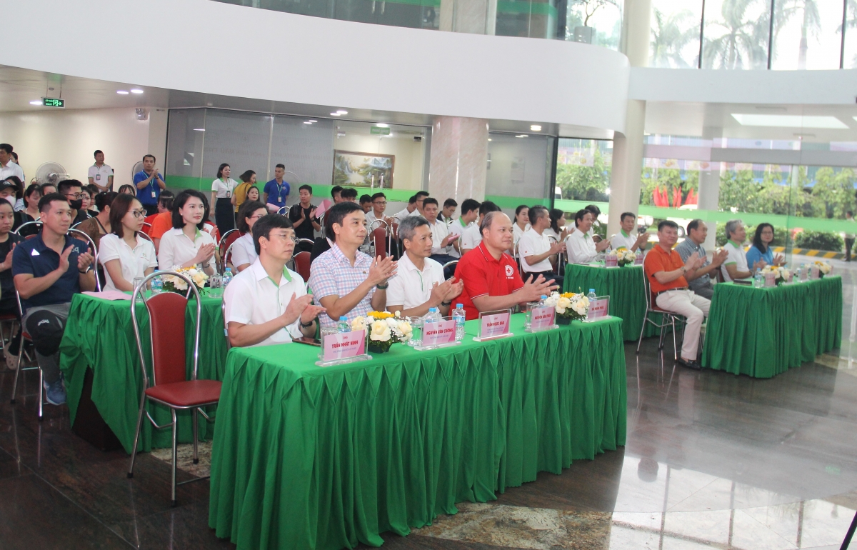 Các đại biểu tham dự chương trình.