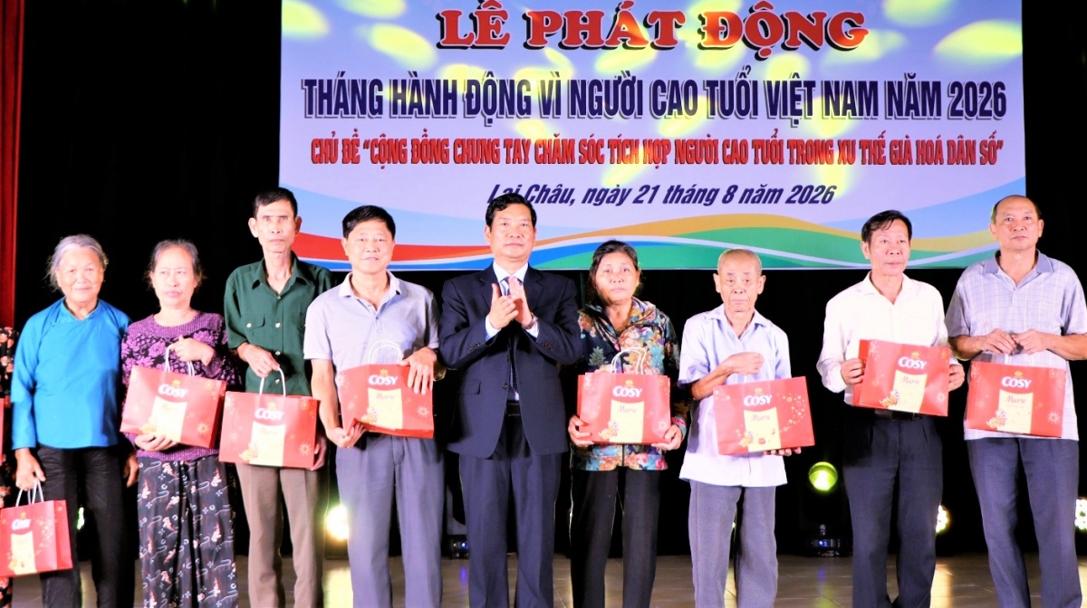 Tặng quà NCT hoàn cảnh khó khăn tỉnh Lai Châu nhân Tháng hành động vì NCT Việt Nam năm 2026