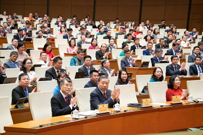 Toàn cảnh phiên họp bế mạc Kỳ họp lần thứ Nhất, Quốc hội khóa XVI, chiều ngày 24/8. Toàn cảnh phiên họp bế mạc Kỳ họp lần thứ Nhất, Quốc hội khóa XVI, chiều ngày 24/8.