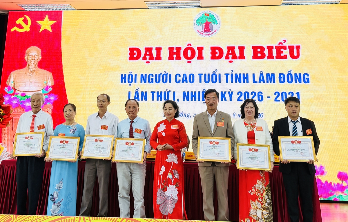Những cán bộ Hội Người cao tuổi có thành tích xuất sắc trong phong trào Những cán bộ Hội Người cao tuổi có thành tích xuất sắc trong phong trào
