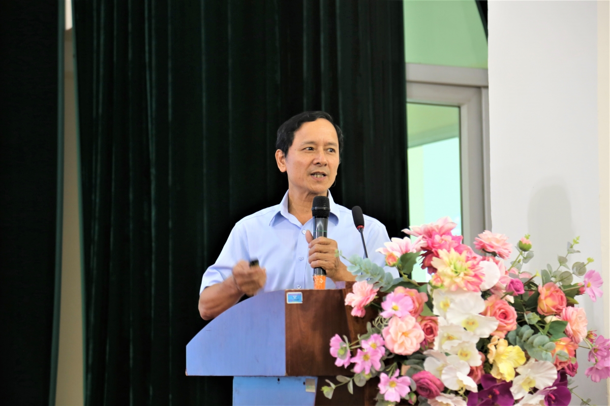 Chánh Văn phòng Hồ Minh Tâm làm báo cáo viên