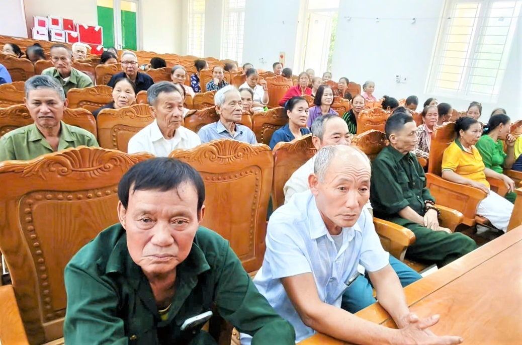 Trao kiến thức, trao điểm tựa tinh thần cho người cao tuổi ở Trường Lâm Trao kiến thức, trao điểm tựa tinh thần cho người cao tuổi ở Trường Lâm