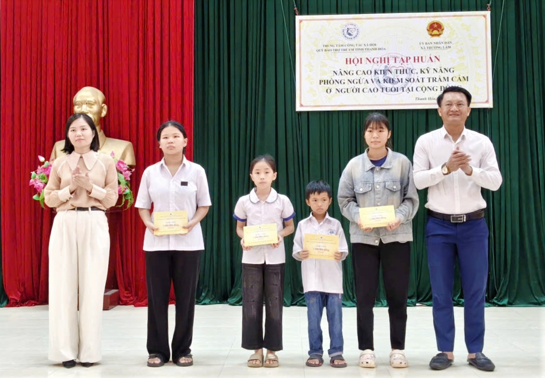 Trao kiến thức, trao điểm tựa tinh thần cho người cao tuổi ở Trường Lâm Trao kiến thức, trao điểm tựa tinh thần cho người cao tuổi ở Trường Lâm
