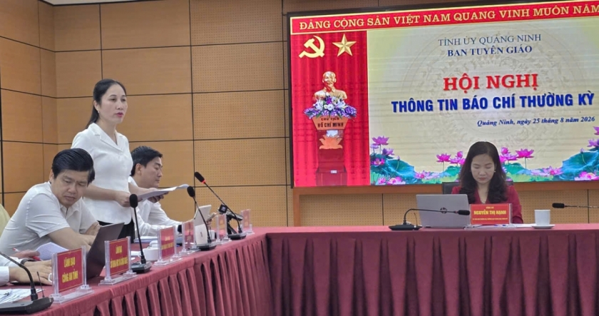 Lãnh đạo Sở Văn hóa, Thể thao và Du lịch thông tin các hoạt động nghệ thuật chào mừng tỉnh Quảng Ninh trở thành thành phố trực thuộc Trung ương đến các cơ quan báo chí. Lãnh đạo Sở Văn hóa, Thể thao và Du lịch thông tin các hoạt động nghệ thuật chào mừng tỉnh Quảng Ninh trở thành thành phố trực thuộc Trung ương đến các cơ quan báo chí.