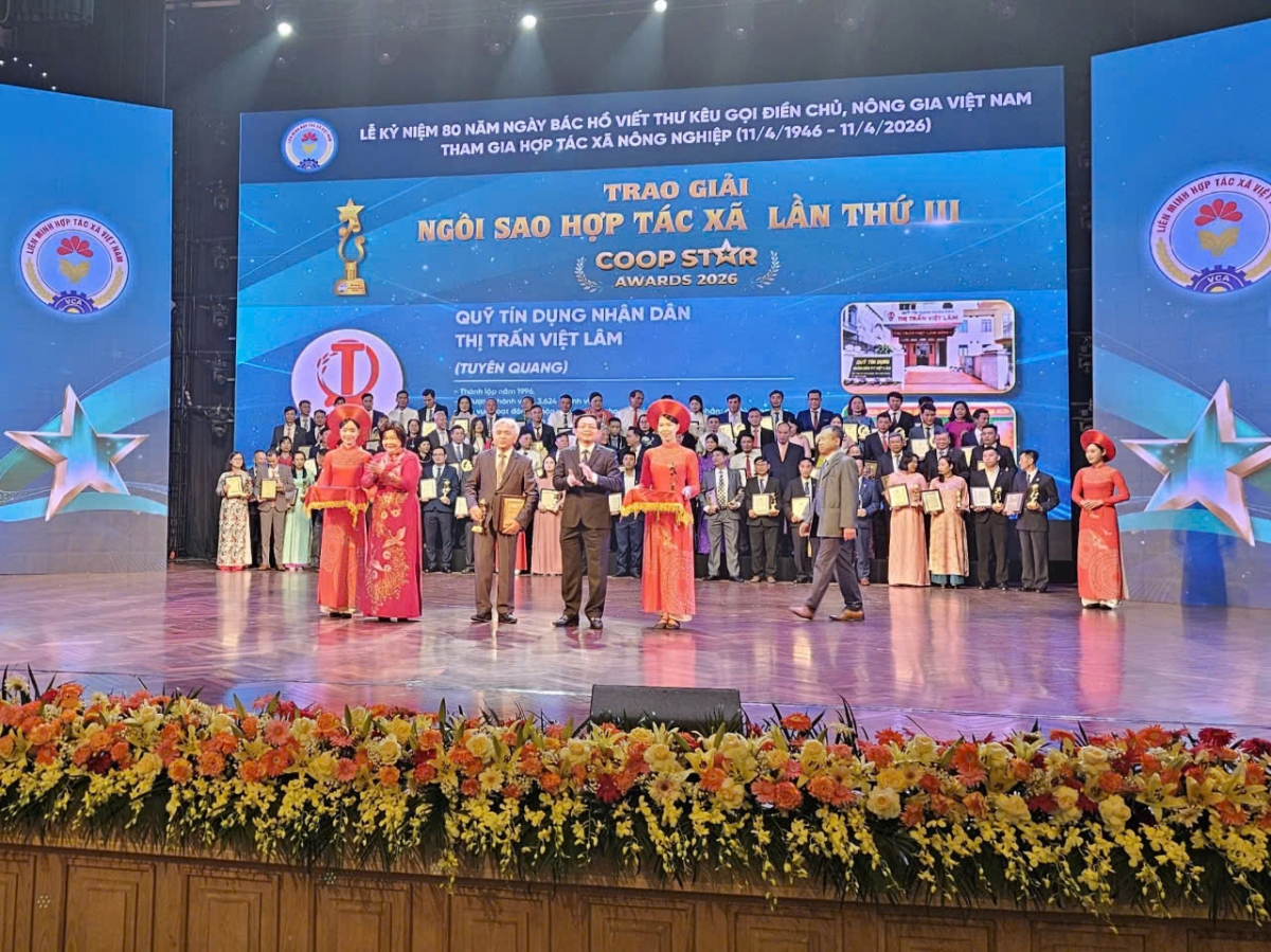 Với những cống hiến không mệt mỏi của mình, ông Hồ Sỹ Quảng đã được nhận nhiều phần thưởng cao quý của Đảng và nhà nước trao tặng. Với những cống hiến không mệt mỏi của mình, ông Hồ Sỹ Quảng đã được nhận nhiều phần thưởng cao quý của Đảng và nhà nước trao tặng.