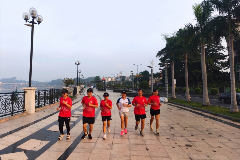 Hơn 1.500 người Vinamilk từ 30 đơn vị trên cả nước cùng tham gia Giải chạy bộ trực tuyến chào mừng 50 năm thành lập công ty (Ảnh: NVCC). Hơn 1.500 người Vinamilk từ 30 đơn vị trên cả nước cùng tham gia Giải chạy bộ trực tuyến chào mừng 50 năm thành lập công ty (Ảnh: NVCC).