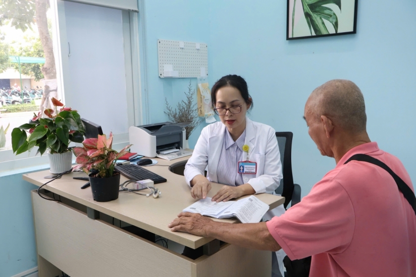 BS.CKII Nguyễn Thị Cẩm Vân, Trưởng khoa Khám bệnh, Bệnh viện Đa khoa Chánh Hưng, TP Hồ Chí Minh lưu ý người cao tuổi sau kỳ nghỉ nên sớm đưa cơ thể trở lại nếp sinh hoạt ổn định BS.CKII Nguyễn Thị Cẩm Vân, Trưởng khoa Khám bệnh, Bệnh viện Đa khoa Chánh Hưng, TP Hồ Chí Minh lưu ý người cao tuổi sau kỳ nghỉ nên sớm đưa cơ thể trở lại nếp sinh hoạt ổn định