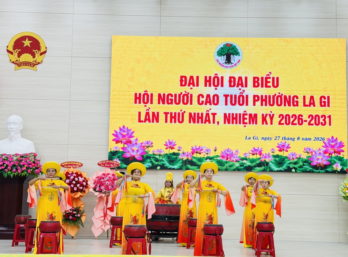 Văn nghệ chào mừng Đại hội Hội NCT phường La Gi