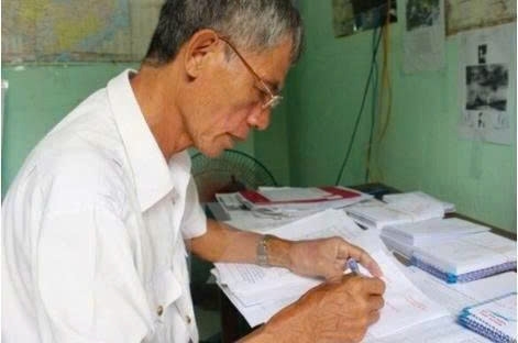 Rà soát thông tin liệt sĩ - công việc hằng ngày của ông Đào Thiện Sính.