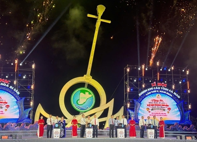 Các đại biểu thực hiện nghi thức khai mạc ngày hội (Ảnh: CTV) Các đại biểu thực hiện nghi thức khai mạc ngày hội (Ảnh: CTV)