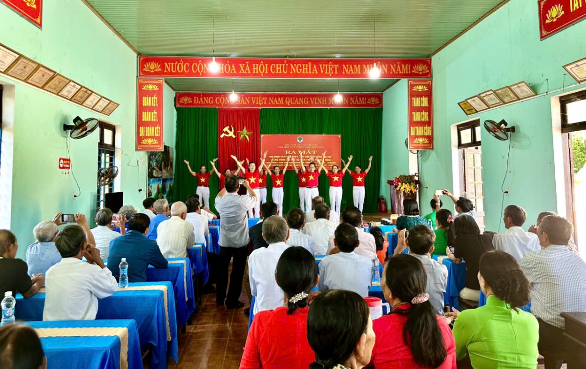 Quang cảnh Lễ ra mắt mô hình dân vận khéo Chi hội Tuổi sống giá trị và CLB Liên thế hệ tự giúp nhau thôn Thọ Khương Quang cảnh Lễ ra mắt mô hình dân vận khéo Chi hội Tuổi sống giá trị và CLB Liên thế hệ tự giúp nhau thôn Thọ Khương