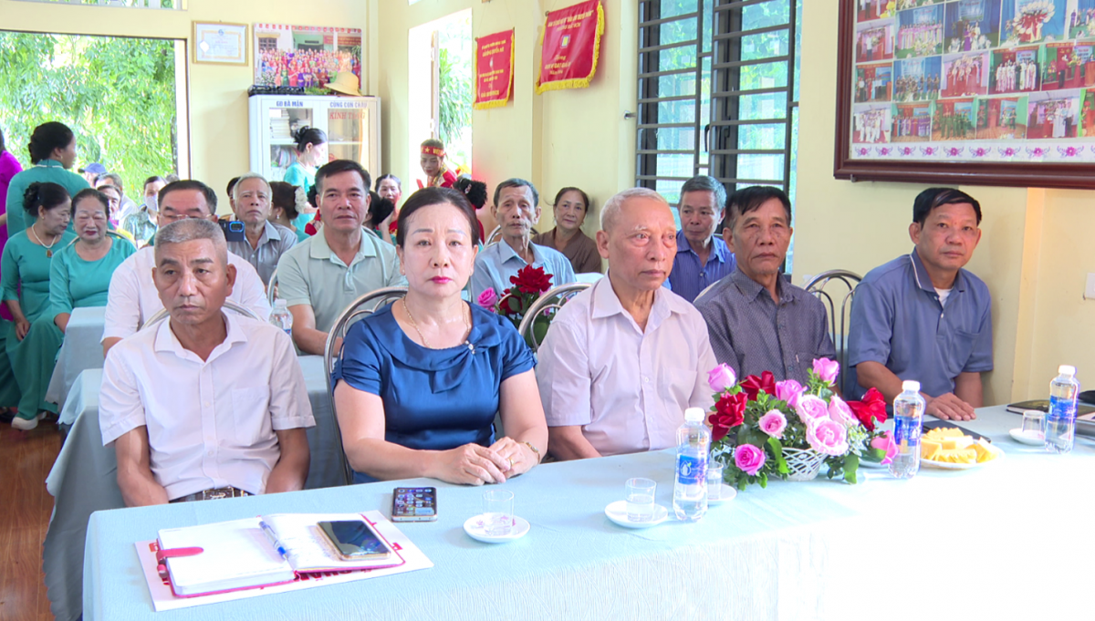 Các đại biểu tham dự buổi lễ