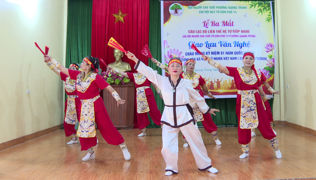 Ra mắt CLB Liên thế hệ tự giúp nhau Tổ dân phố 14