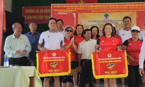  Trao thưởng cho đơn vị xuất sắc đoạt Giải Nhất