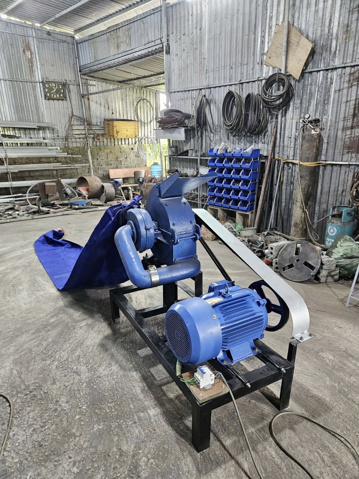 Máy nghiền dược liệu do Công ty Mai Tâm Phương sản xuất