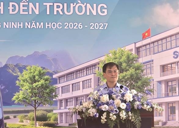 Đồng chí Bùi Văn Khắng, Phó Bí thư Thành ủy, Chủ tịch UBND thành phố, phát biểu tại buổi lễ.