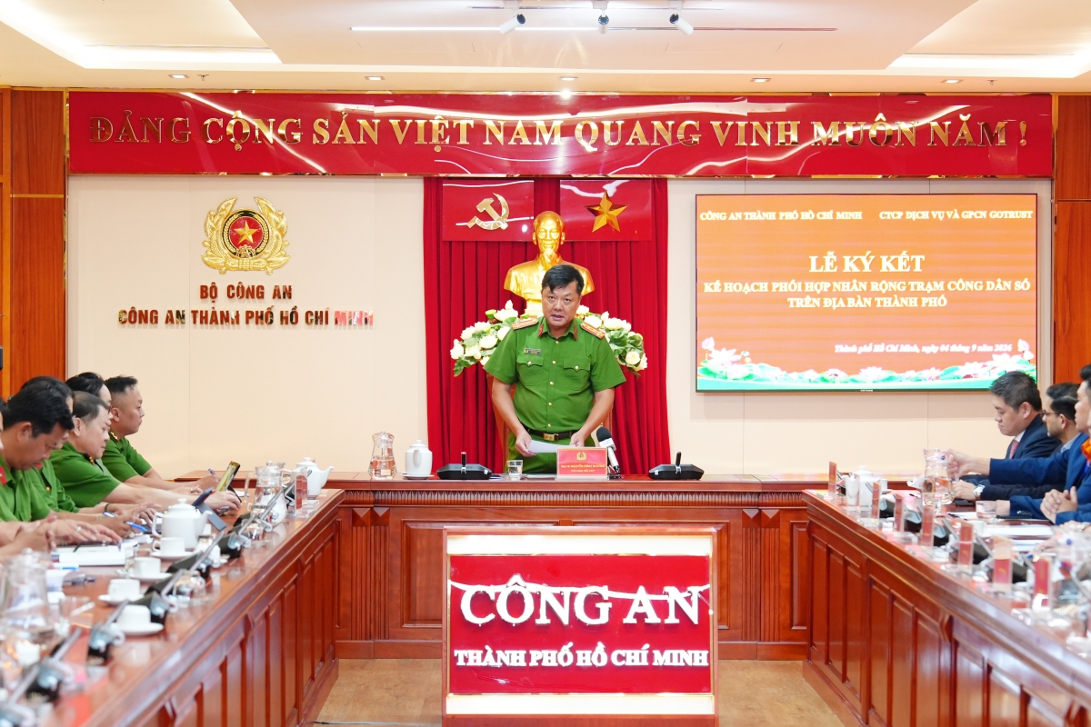 Đại tá Nguyễn Đình Dương - Phó Giám đốc Công an TP.Hồ Chí Minh phát biểu tại lễ ký kết. Ảnh: H.Khánh Đại tá Nguyễn Đình Dương - Phó Giám đốc Công an TP.Hồ Chí Minh phát biểu tại lễ ký kết. Ảnh: H.Khánh