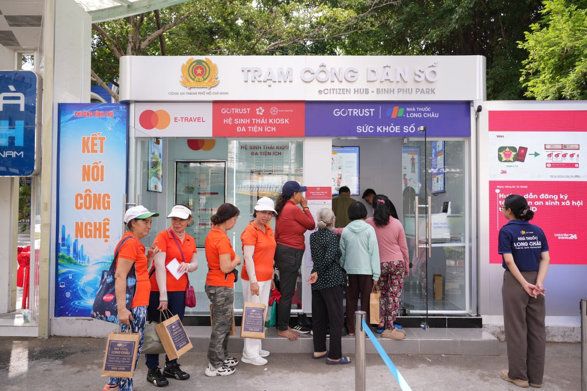 Trạm Công dân số được Bộ Công an công nhận là sáng kiến cải cách hành chính cấp Bộ. Ảnh: H.Khánh Trạm Công dân số được Bộ Công an công nhận là sáng kiến cải cách hành chính cấp Bộ. Ảnh: H.Khánh