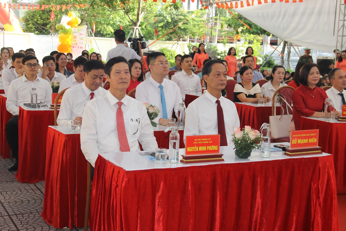 Các đại biểu tham dự chương trình. Các đại biểu tham dự chương trình.