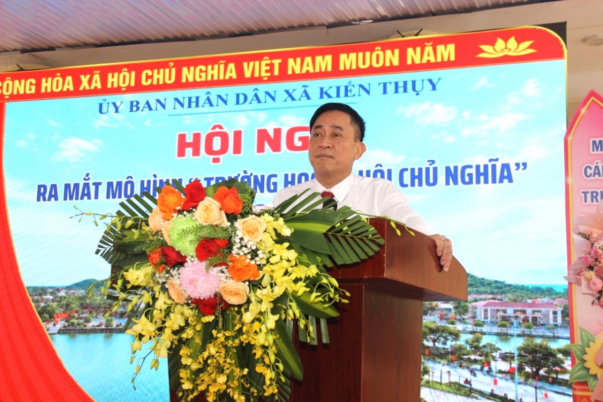 Ông Lưu Văn Thụy, Phó Bí thư Đảng ủy, Chủ tịch UBND xã Kiến Thụy phát biểu tại chương trình. Ông Lưu Văn Thụy, Phó Bí thư Đảng ủy, Chủ tịch UBND xã Kiến Thụy phát biểu tại chương trình.