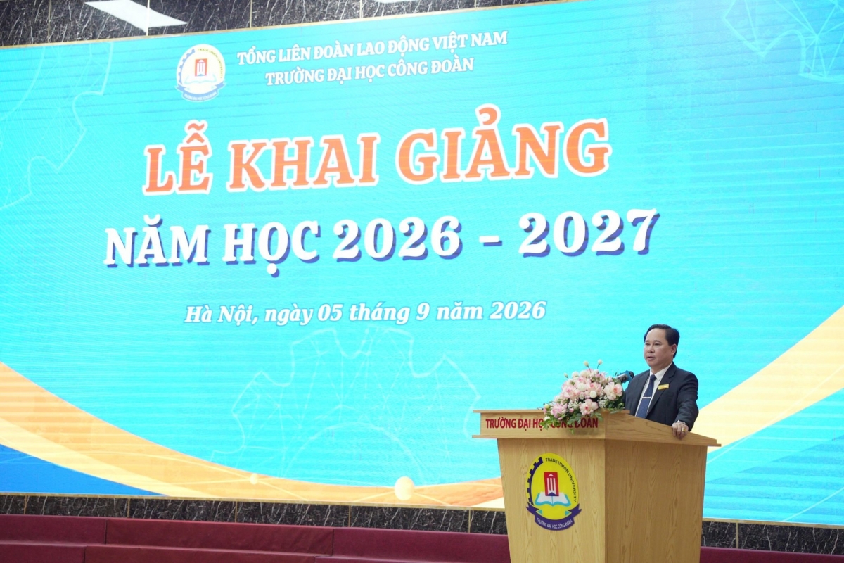 PGS.TS Lê Mạnh Hùng - Bí thư Đảng ủy, Hiệu trưởng phát biểu PGS.TS Lê Mạnh Hùng - Bí thư Đảng ủy, Hiệu trưởng phát biểu
