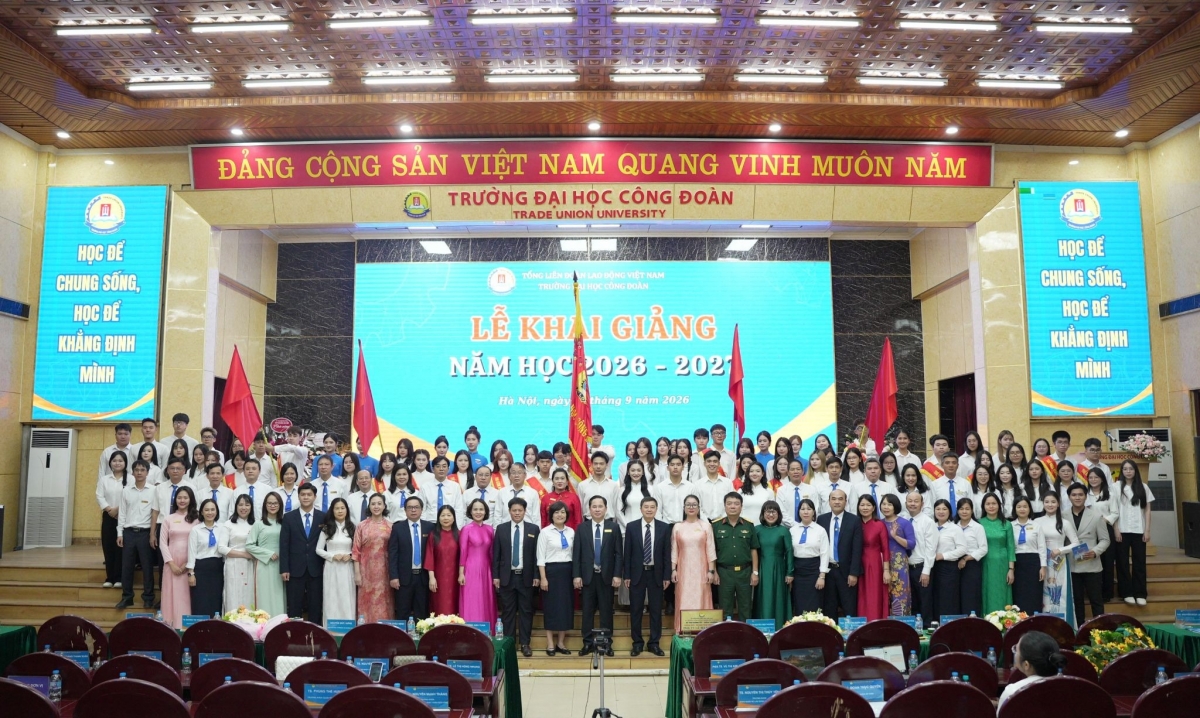 Đại biểu tham dự chụp ảnh lưu niệm Đại biểu tham dự chụp ảnh lưu niệm