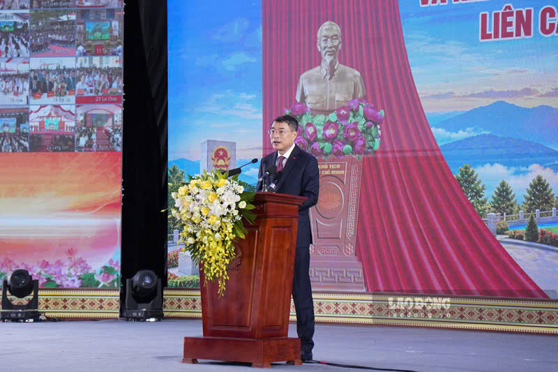 Ủy viên Bộ Chính trị, Thủ tướng Chính phủ Lê Minh Hưng phát biểu trong Lễ Khai giảng tại Trường Phổ thông nội trú Tiểu học và THCS Mường Khương Ủy viên Bộ Chính trị, Thủ tướng Chính phủ Lê Minh Hưng phát biểu trong Lễ Khai giảng tại Trường Phổ thông nội trú Tiểu học và THCS Mường Khương