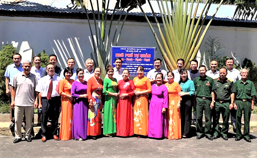 Người cao tuổi là lực lượng nòng cốt xây dựng ngõ phố xanh - sạch - đẹp Người cao tuổi là lực lượng nòng cốt xây dựng ngõ phố xanh - sạch - đẹp