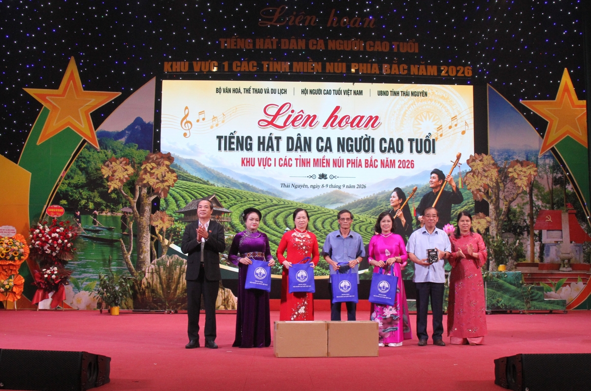 Rộn ràng Tiếng hát dân ca người cao tuổi giữa vùng đất chiến khu Việt Bắc
