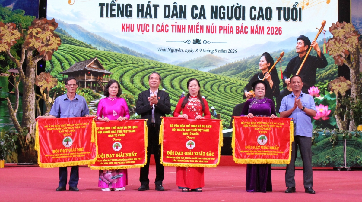 Rộn ràng Tiếng hát dân ca người cao tuổi giữa vùng đất chiến khu Việt Bắc