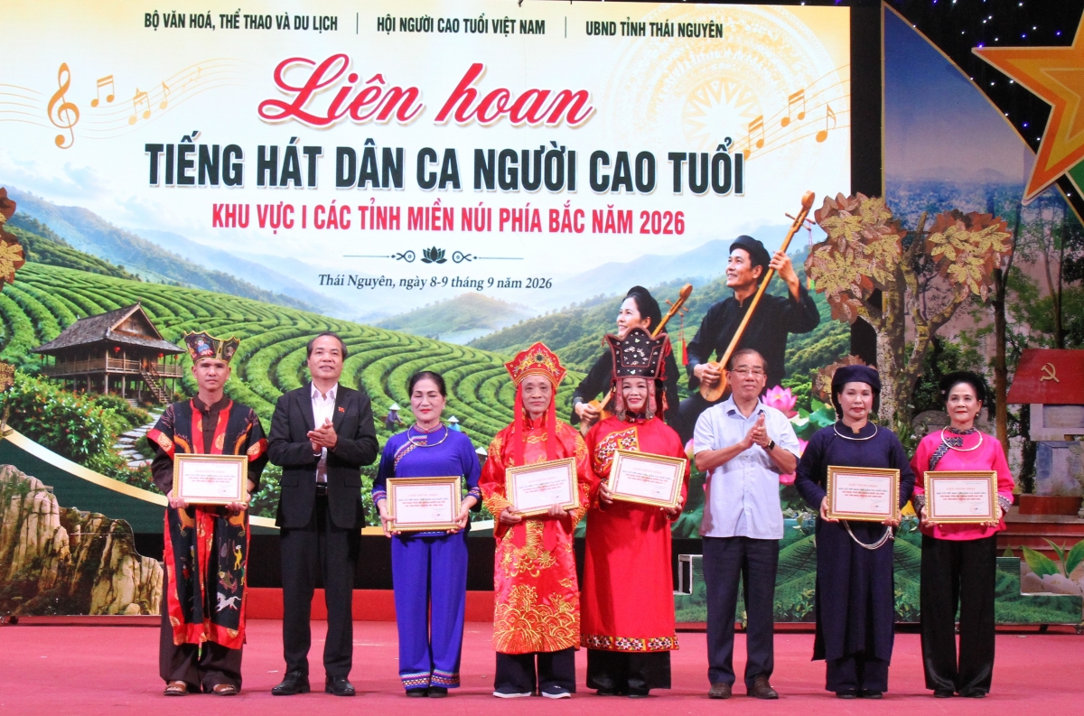 Rộn ràng Tiếng hát dân ca người cao tuổi giữa vùng đất chiến khu Việt Bắc
