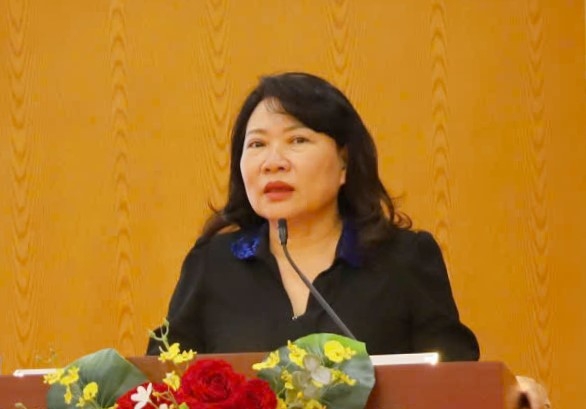 Bà Trần Thị Thu Hường, Chủ tịch Hội NCT phường phát biểu Bà Trần Thị Thu Hường, Chủ tịch Hội NCT phường phát biểu