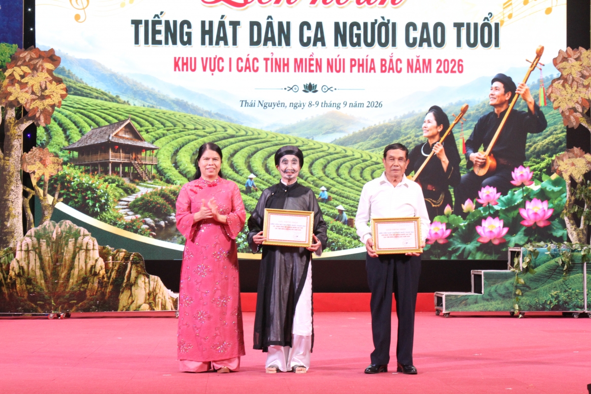 Rộn ràng Tiếng hát dân ca người cao tuổi giữa vùng đất chiến khu Việt Bắc