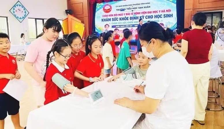 Hoạt động khám sức khỏe định kỳ cho học sinh trước năm học mới 2026-2027. (Ảnh: HÀ NGUYỄN) Hoạt động khám sức khỏe định kỳ cho học sinh trước năm học mới 2026-2027. (Ảnh: HÀ NGUYỄN)