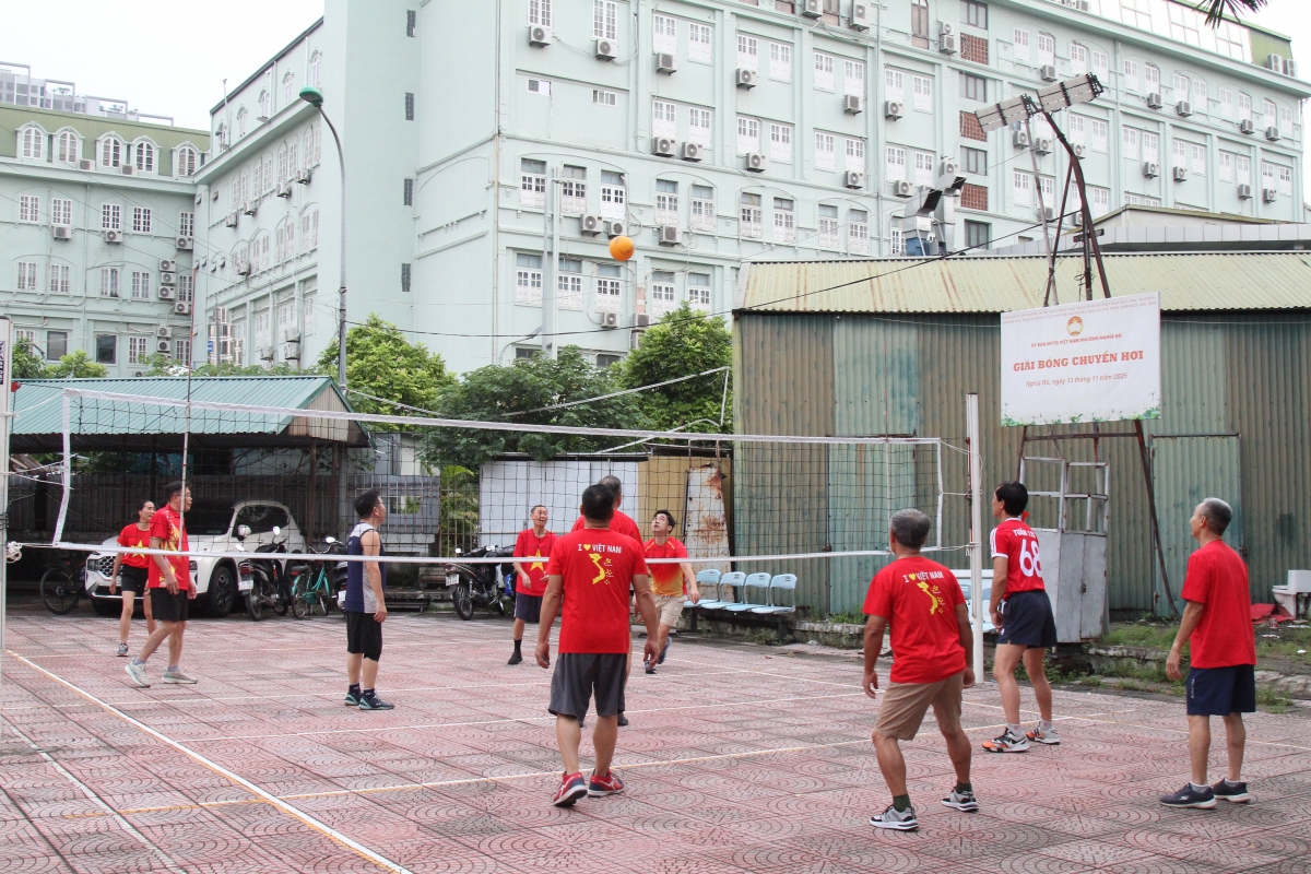 Từ sân bóng, thêm niềm vui tuổi già