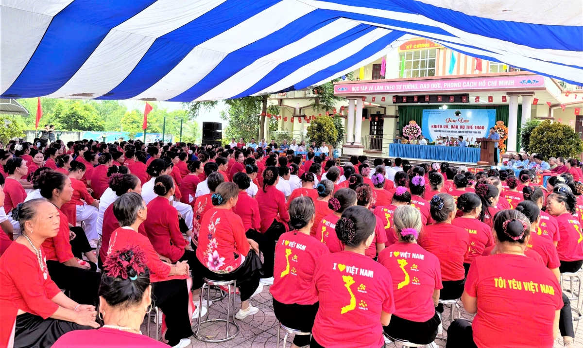 Đông đảo NCT tham dự chương trình Đông đảo NCT tham dự chương trình