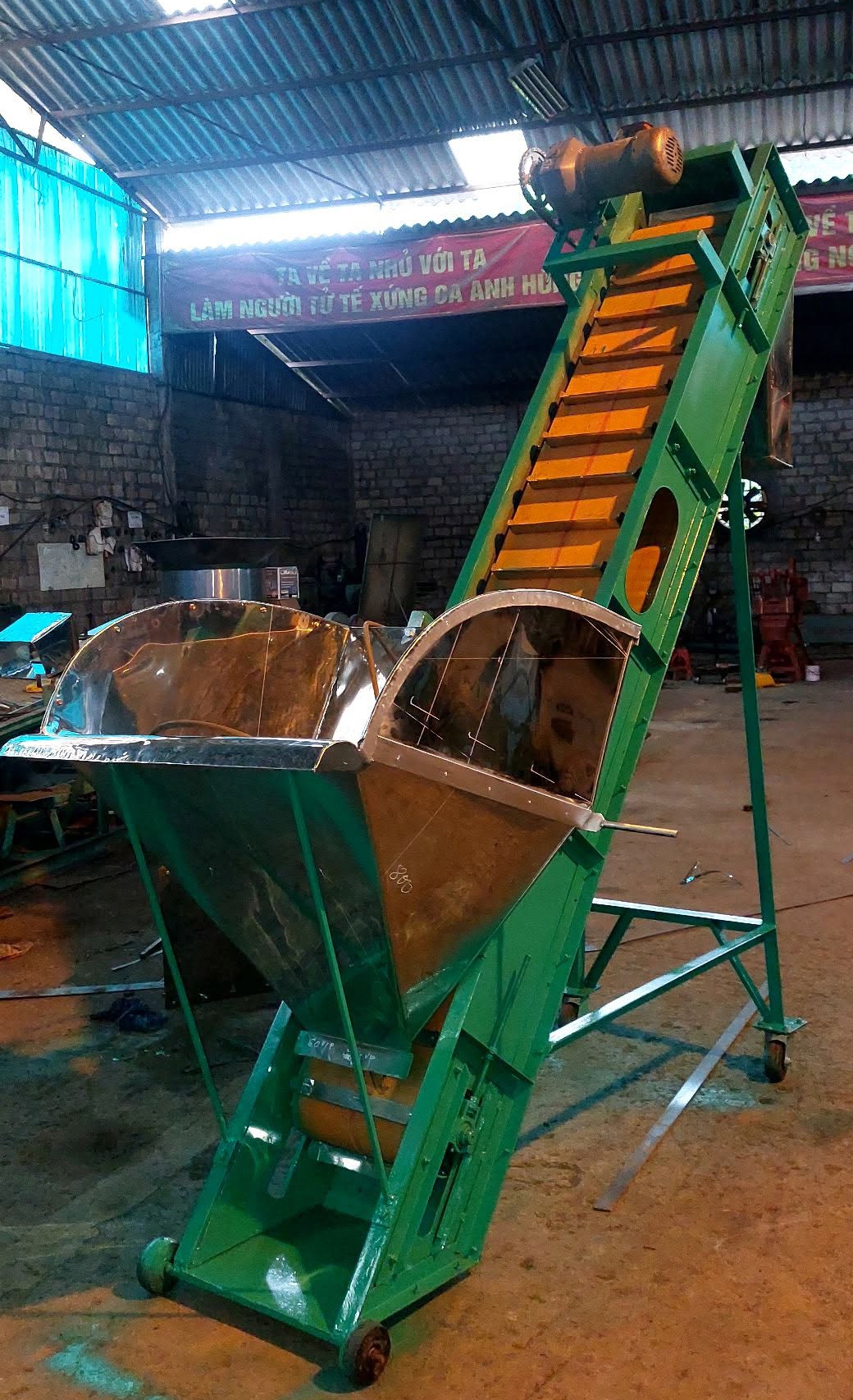 Nhà sáng chế U100 của nhà nông Nhà sáng chế U100 của nhà nông