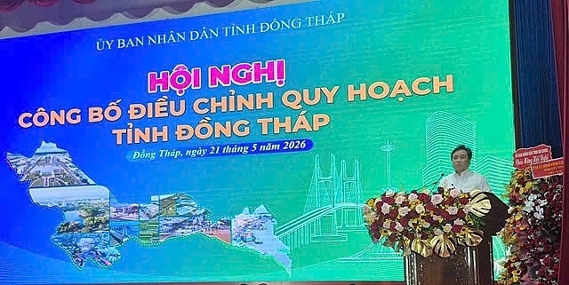 Ông Trần Văn Dũng, Phó Chủ tịch Thường trực UBND tỉnh Đồng Tháp, công bố tóm tắt Quyết định phê duyệt điều chỉnh Quy hoạch tỉnh tại Hội nghị công bố Quy hoạch tỉnh Đồng Tháp thời kỳ 2021-2030, tầm nhìn đến năm 2050
