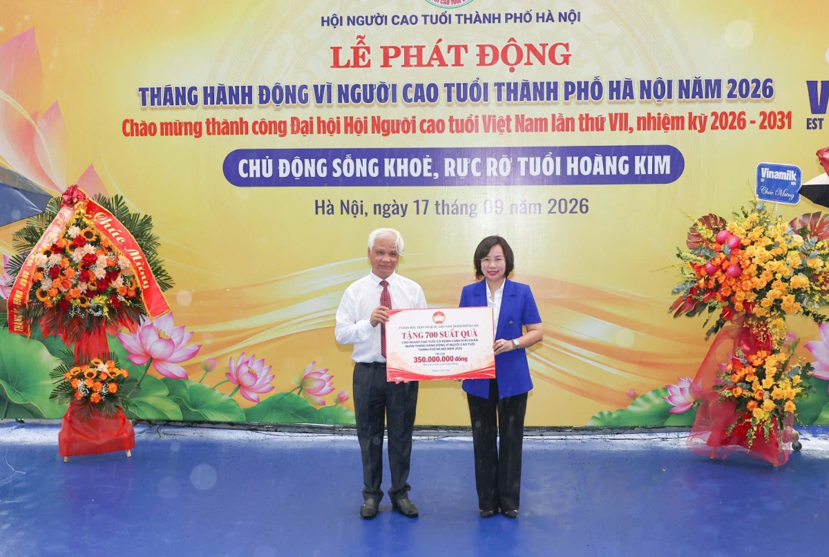 Ủy ban MTTQ TP tặng 700 suất quà trị giá 350 triệu đồng cho NCT hoàn cảnh khó khăn TP Hà Nội Ủy ban MTTQ TP tặng 700 suất quà trị giá 350 triệu đồng cho NCT hoàn cảnh khó khăn TP Hà Nội