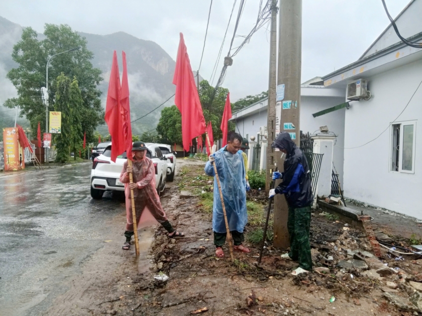 Mang yêu thương đến với trẻ em vùng biên