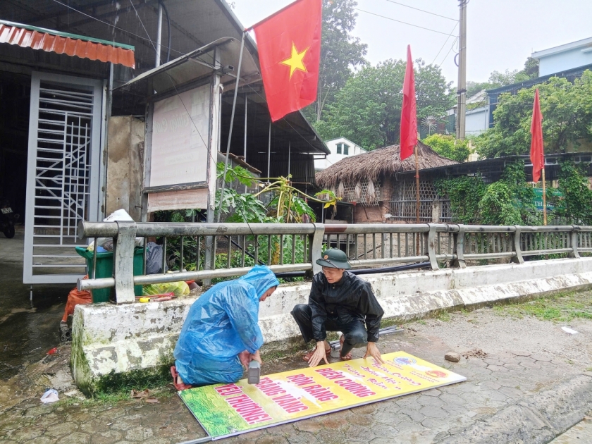 Mang yêu thương đến với trẻ em vùng biên