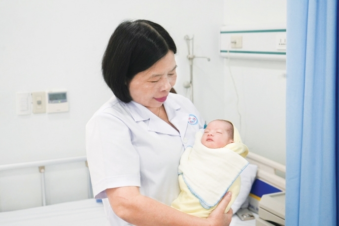 Nữ bác sĩ cao tuổi và hành trình trao truyền những giá trị tốt đẹp