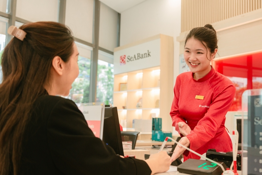 Sau 32 năm không ngừng xây dựng và phát triển, SeABank đã khẳng định vị thế vững vàng, lớn mạnh về quy mô, gia tăng giá trị cho khách hàng và đóng góp tích cực cho cộng đồng, nền kinh tế Sau 32 năm không ngừng xây dựng và phát triển, SeABank đã khẳng định vị thế vững vàng, lớn mạnh về quy mô, gia tăng giá trị cho khách hàng và đóng góp tích cực cho cộng đồng, nền kinh tế