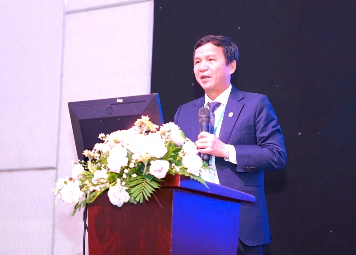 PGS.TS.BS Lê Đình Thanh phát biểu tại hội nghị PGS.TS.BS Lê Đình Thanh phát biểu tại hội nghị