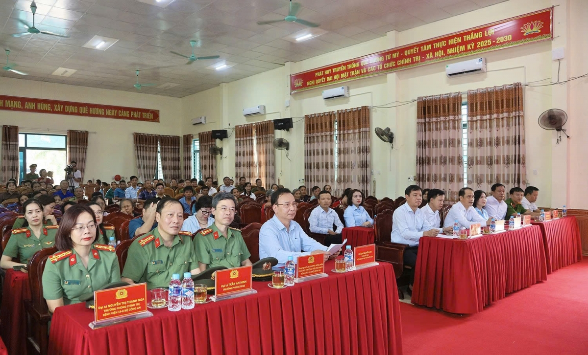 Các đại biểu tham dự chương trình Các đại biểu tham dự chương trình